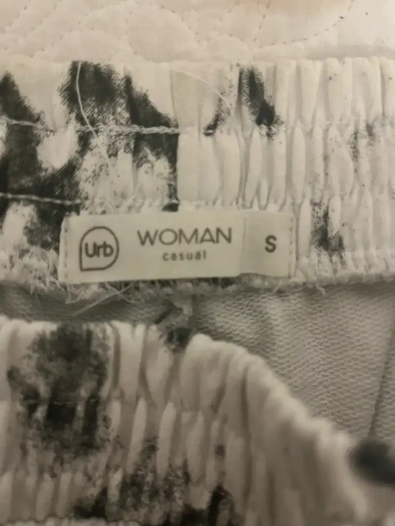 Shorts tie-dye blanco y negro mujer - 2