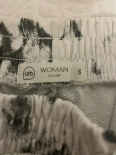 Shorts tie-dye blanco y negro mujer - miniatura 2
