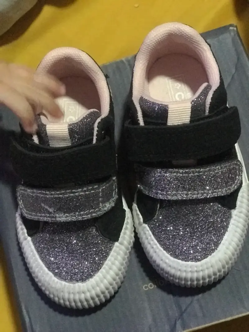 Zapatillas infantiles brillantes
