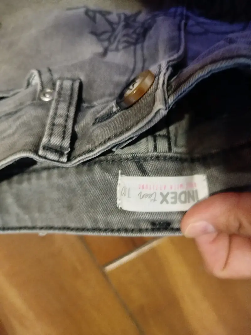 Jeans grises con diseño de rosas - 2