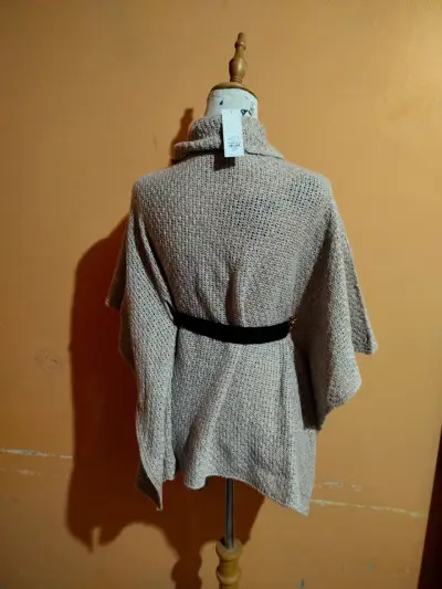 Poncho tejido con cuello alto - miniatura 2