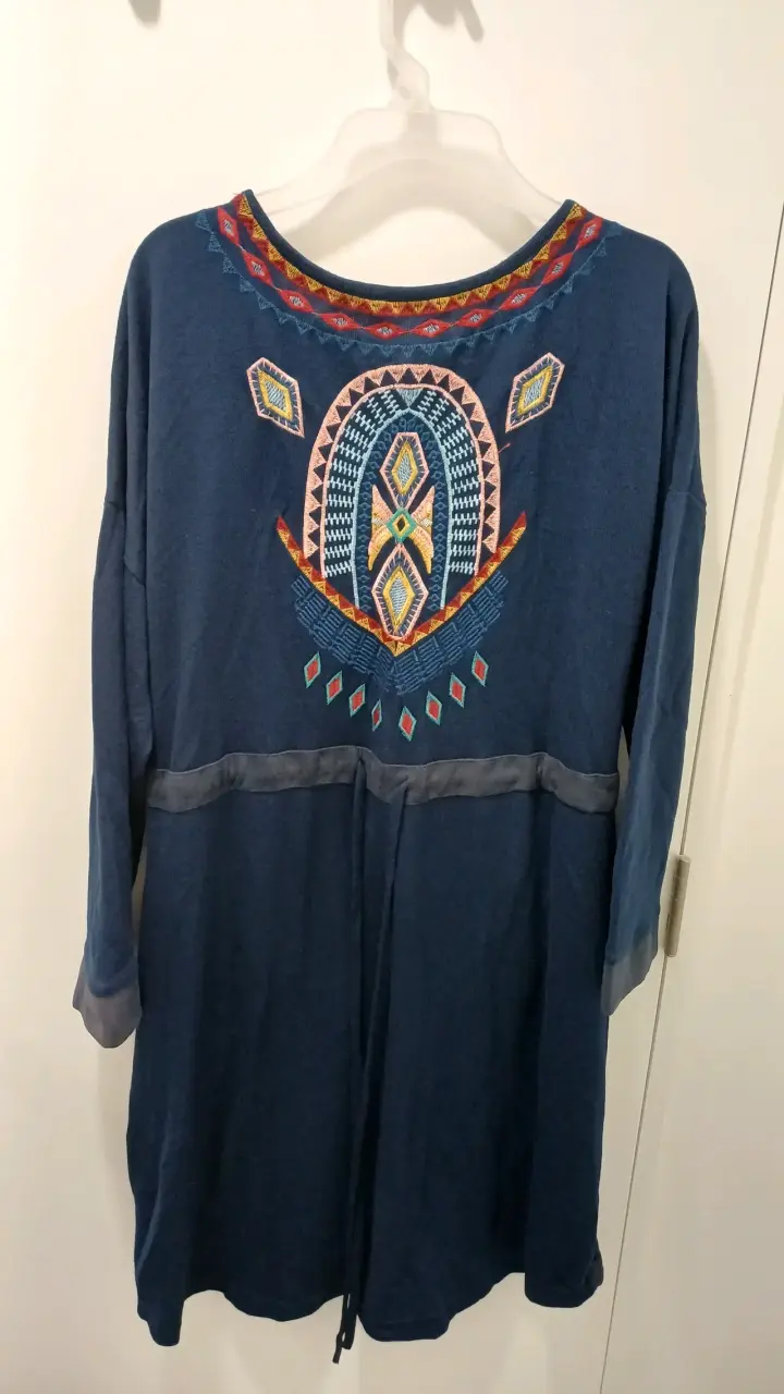 Chaqueta azul con diseño étnico - 2