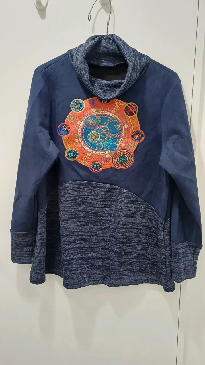 Chaqueta con capucha estampada - 6