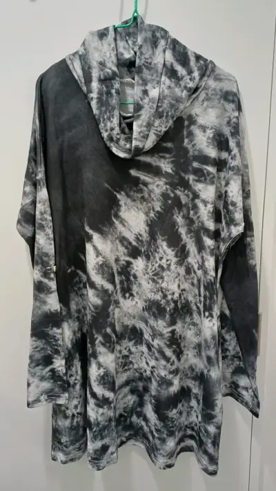 Polerón tie-dye gris y negro - miniatura 1
