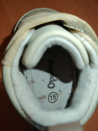 Zapatos de bebé beige con velcro - miniatura 3