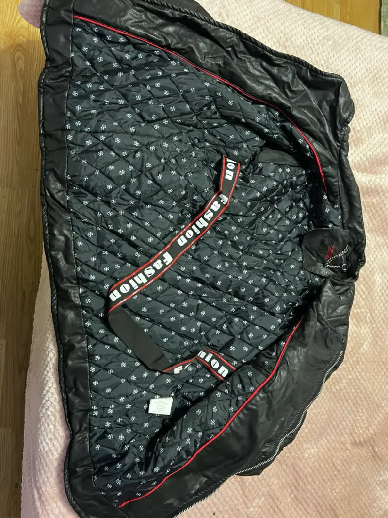 Chaqueta negra de cuero con cierres - 4