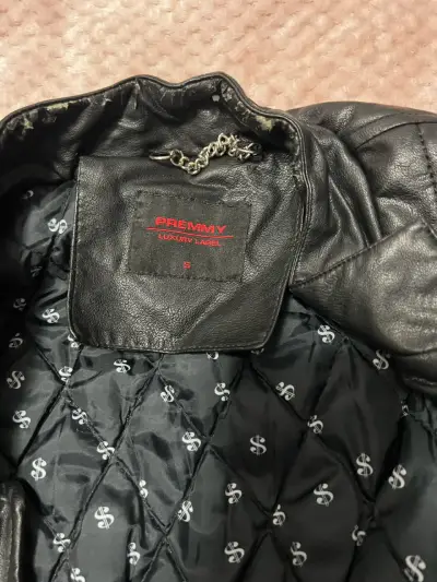 Chaqueta negra de cuero con cierres - miniatura 5