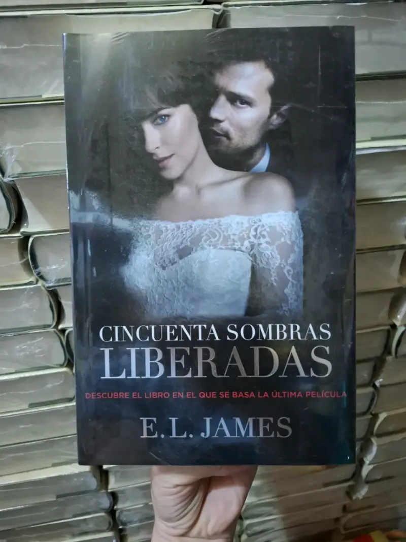 Libro Cincuenta sombras más oscuras - 3
