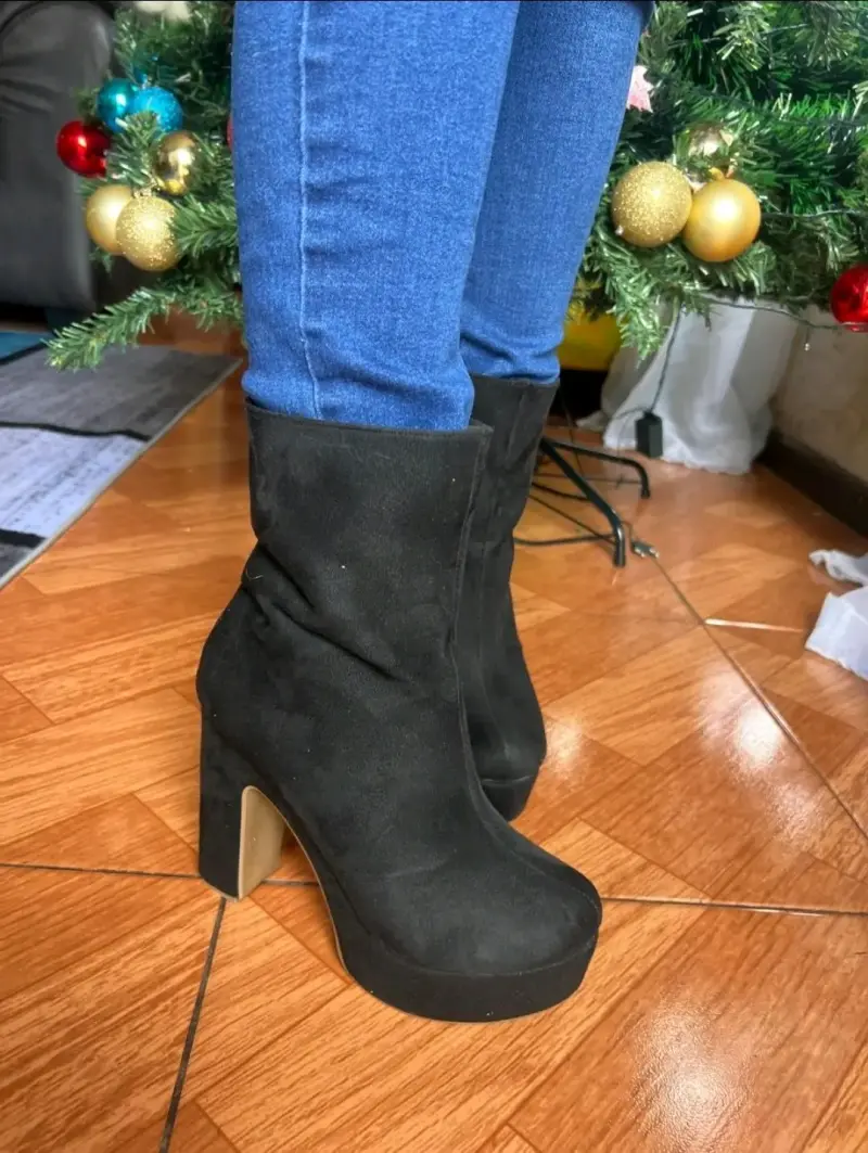 Botines negros altos elegantes