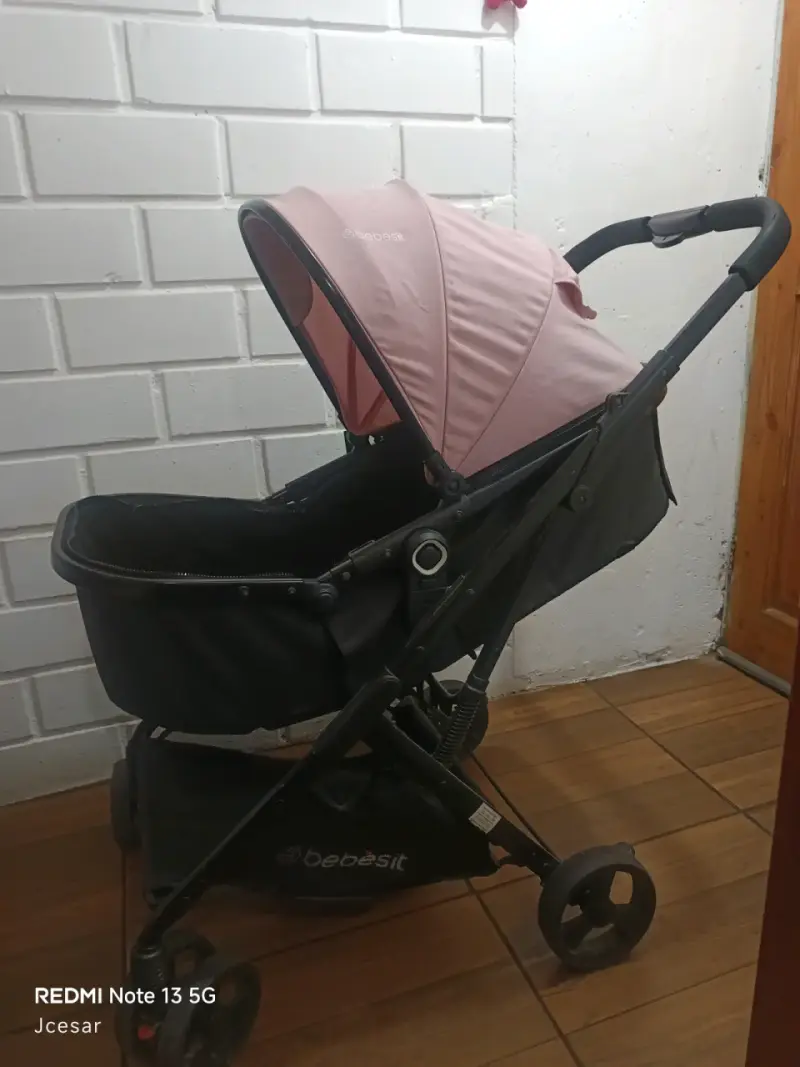 Coche de bebé rosa y negro - 2