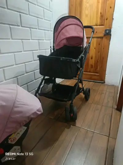 Coche de bebé rosa y negro - miniatura 3