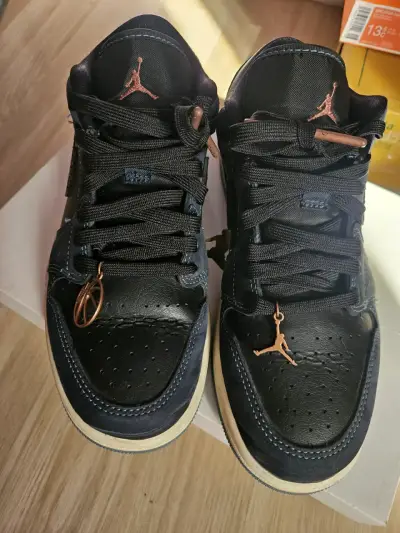 Zapatillas negras Jordan talla 7.5 - miniatura 2