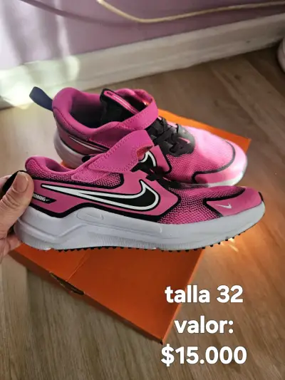 Zapatillas deportivas rosadas Nike - miniatura 1