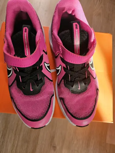 Zapatillas deportivas rosadas Nike - miniatura 2