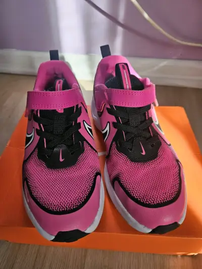 Zapatillas deportivas rosadas Nike - miniatura 3