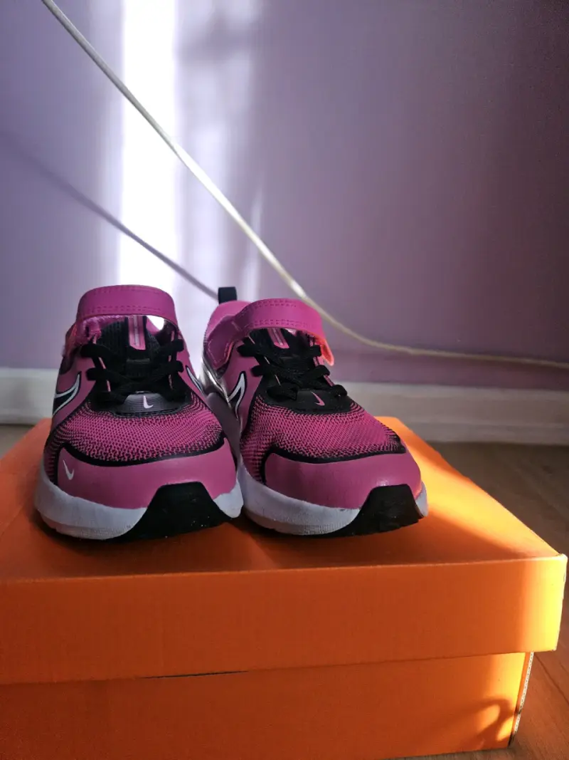 Zapatillas deportivas rosadas Nike - 4