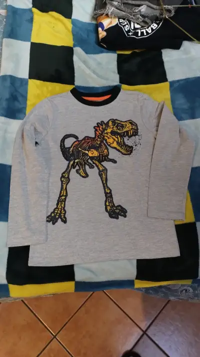 Polera de niño con dinosaurio - miniatura 1