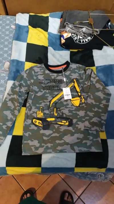 Polera de niño con dinosaurio - miniatura 2
