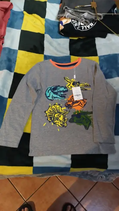 Polera de niño con dinosaurio - miniatura 4