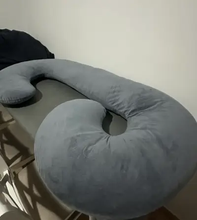 Almohada de embarazo gris - miniatura 1