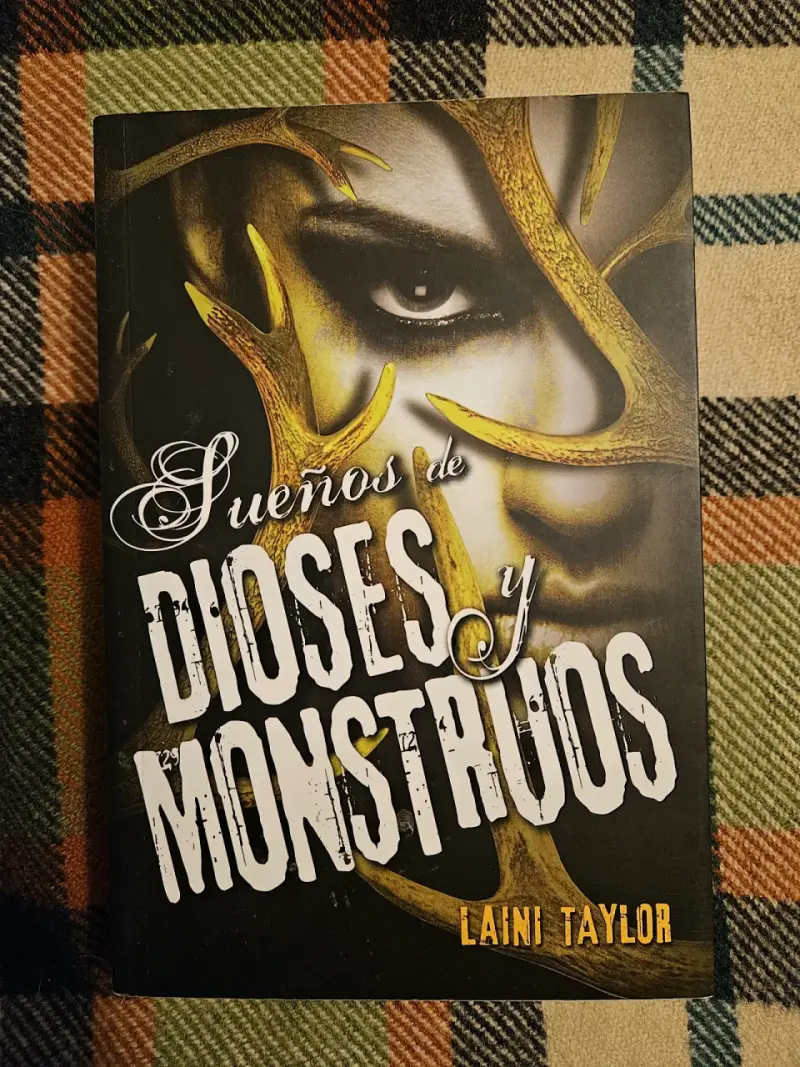 Trilogía libros Hija de Humo y Hueso - 5