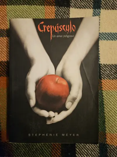 Libro Crepúsculo de Stephenie Meyer - miniatura 1