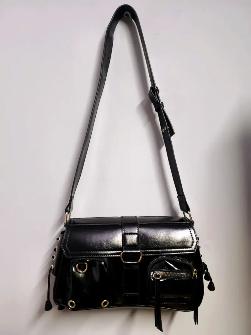 Cartera cuerina negra con bolsillos - 2
