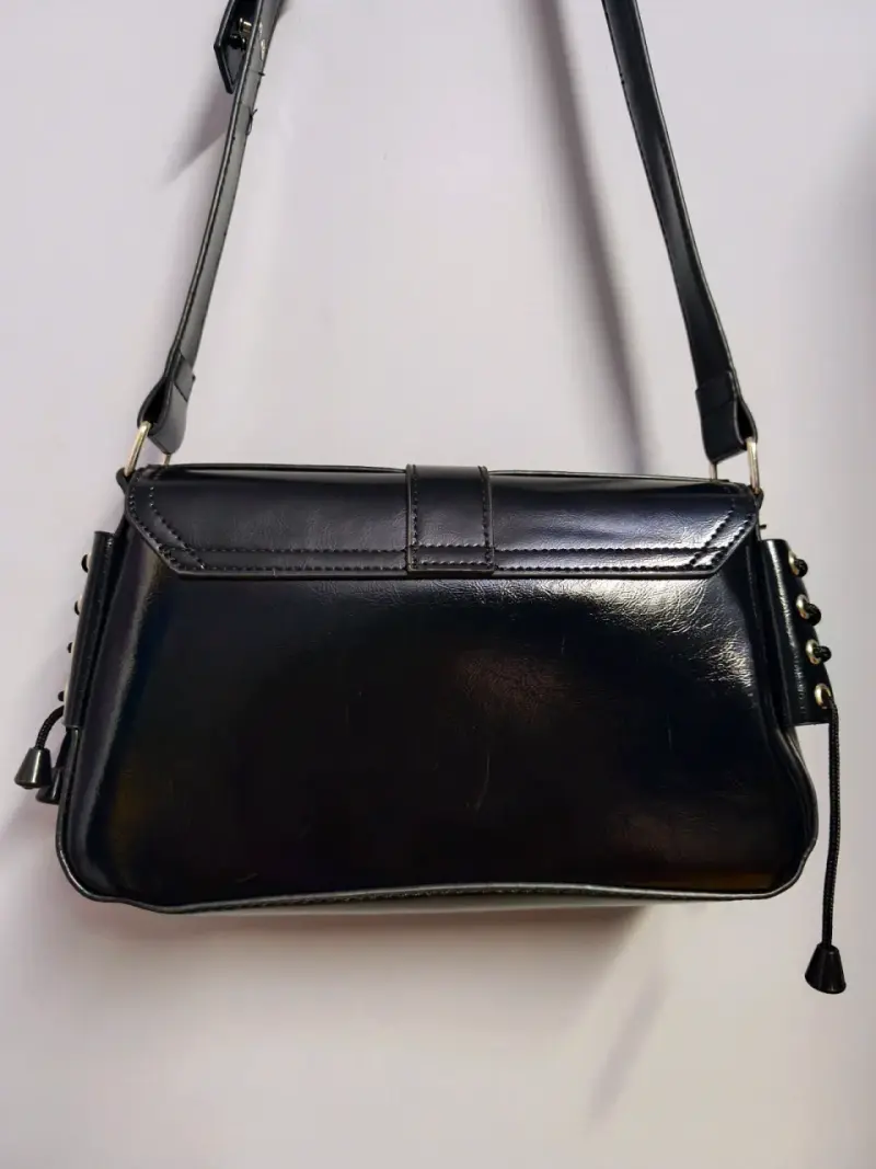 Cartera cuerina negra con bolsillos - 4