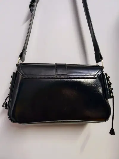 Cartera cuerina negra con bolsillos - miniatura 4