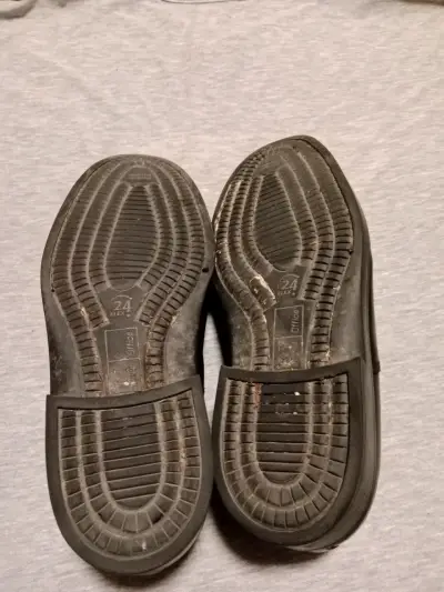 Zapatos formales negros de cuero. - miniatura 3