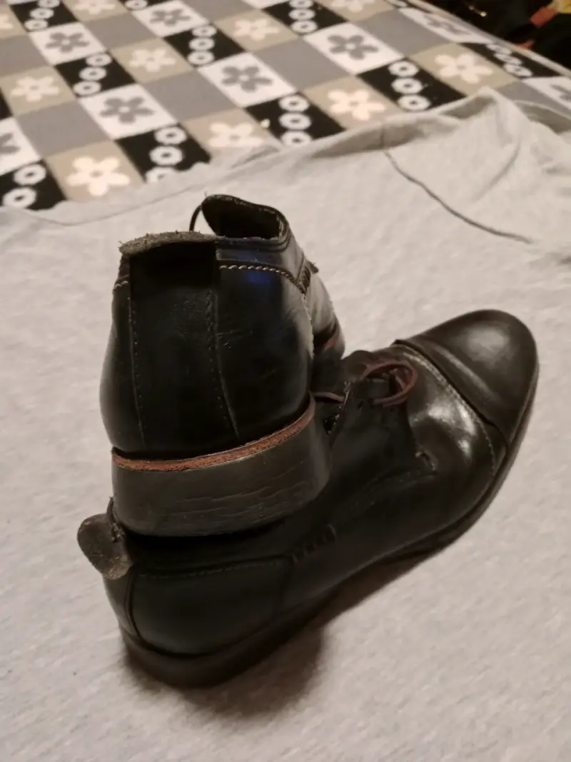Zapatos formales negros de cuero. - 5