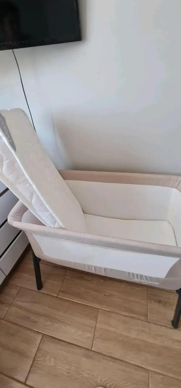 Cuna de bebé beige con colchón - 2