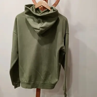 Polerón verde con capucha diseño Deforest - miniatura 2