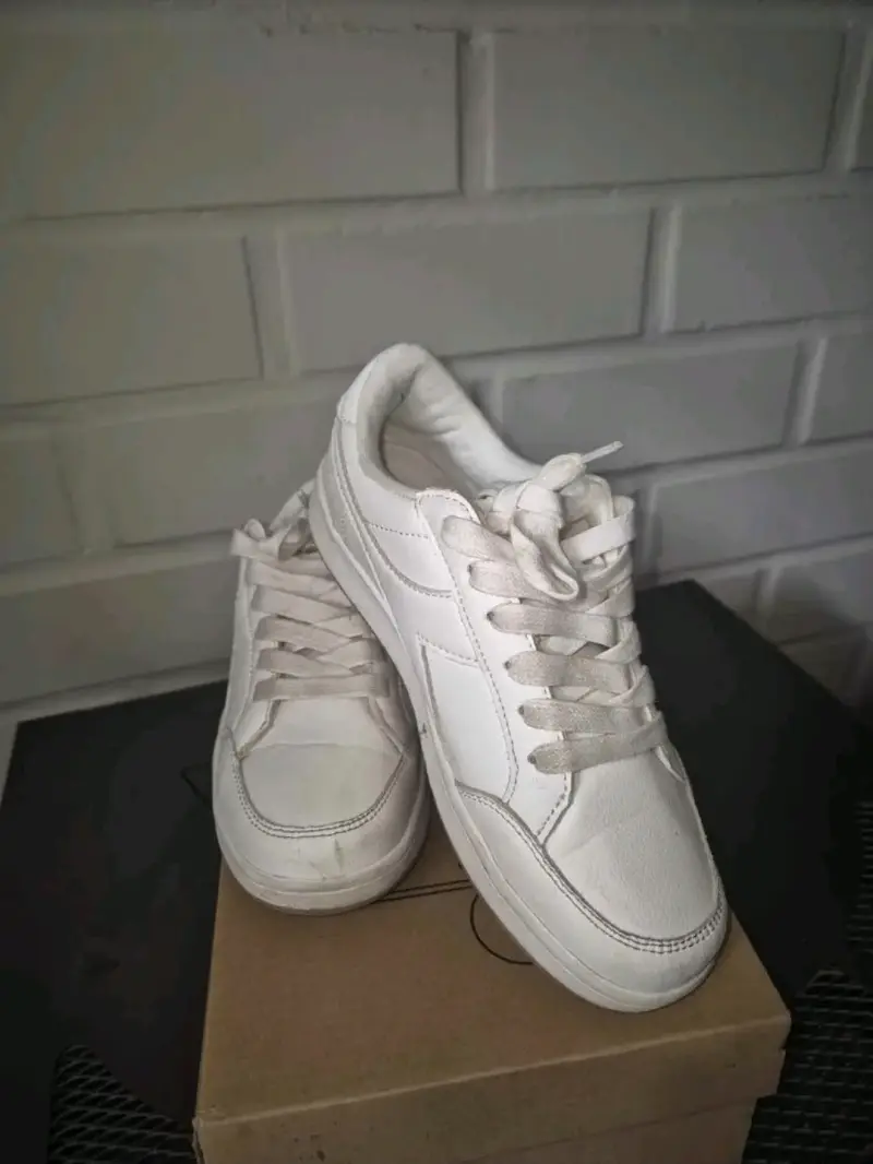 Zapatillas blancas casuales