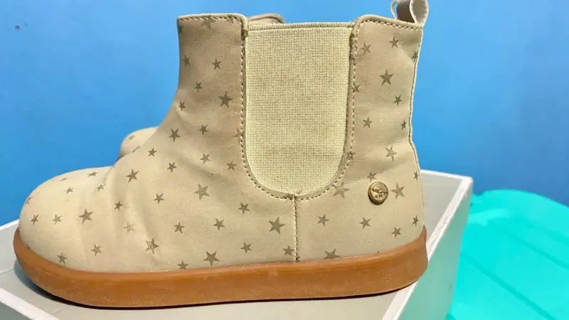 Botines niña beige con estrellas número 26 - 1