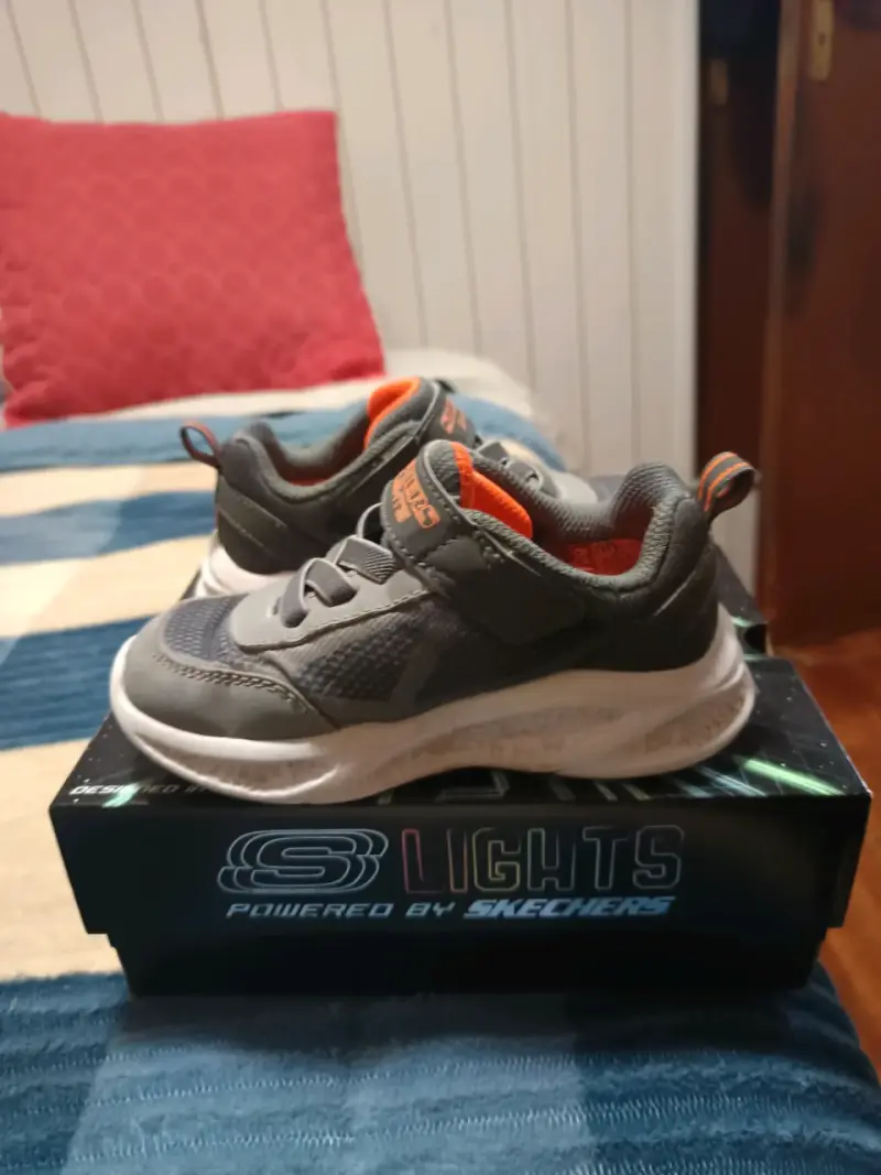 Zapatillas Skechers con luces gris - 2