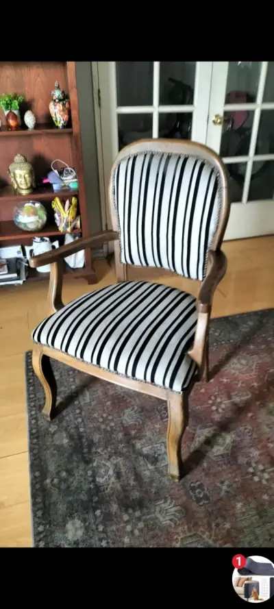 Silla vintage con rayas - miniatura 1