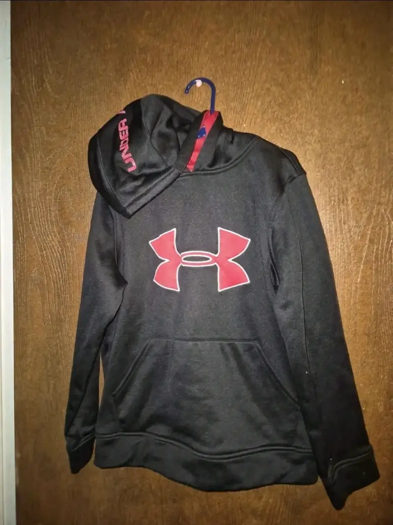 Polerón negro Under Armour