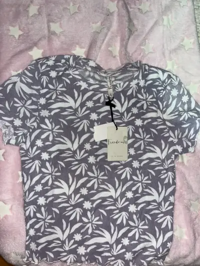 Polera floral morada nueva - miniatura 1