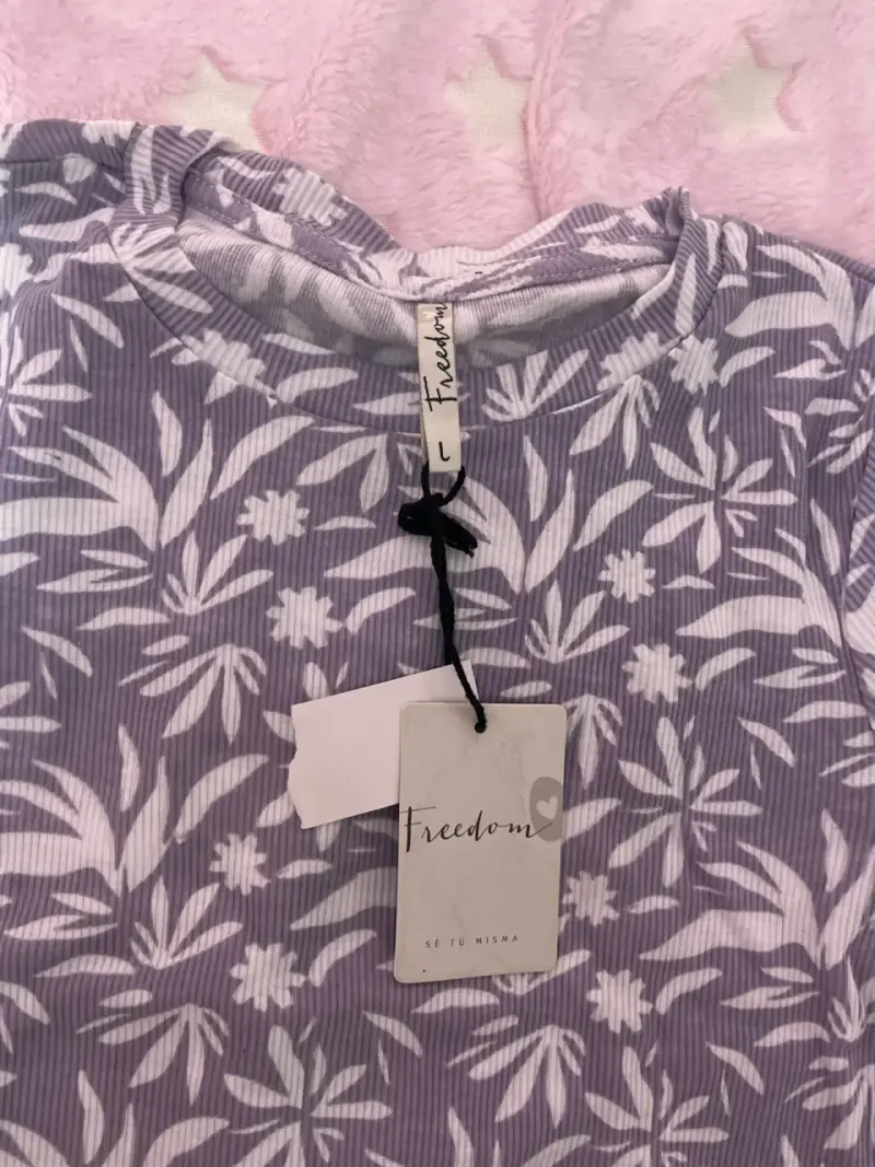 Polera floral morada nueva - 2