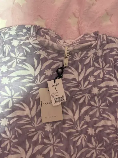 Polera floral morada nueva - miniatura 3