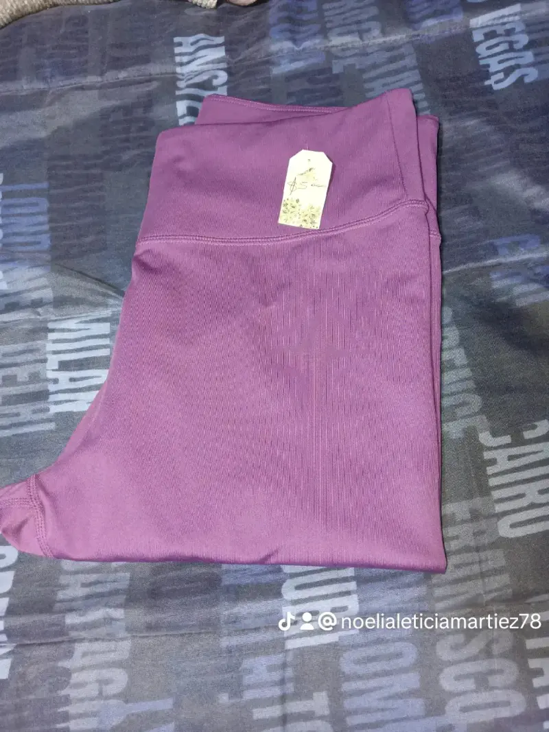 Pantalones negros de cuero sintético - 4