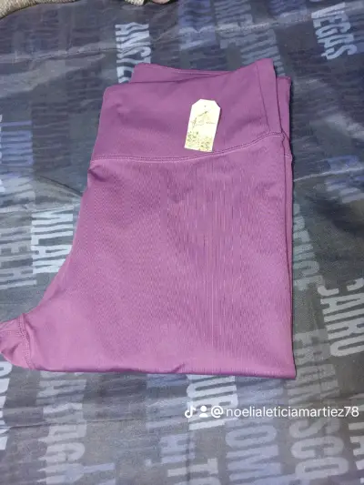 Pantalones negros de cuero sintético - miniatura 4