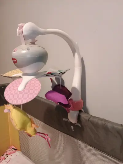 Móvil musical para cuna - miniatura 1