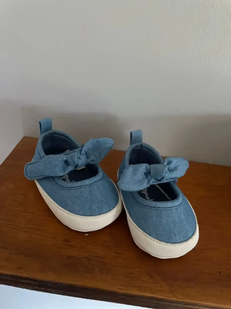 Zapatos de bebé azul denim