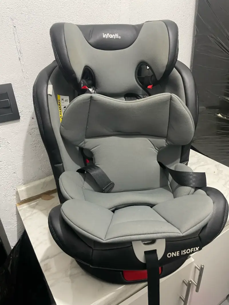 Silla de auto Infanti ISOFIX gris