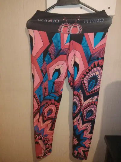 Leggings deportivos con estampado colorido - miniatura 1