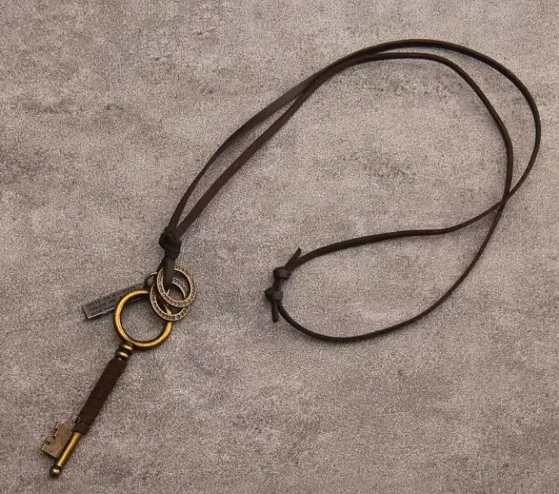 Collar con colgante de llave vintage - 2