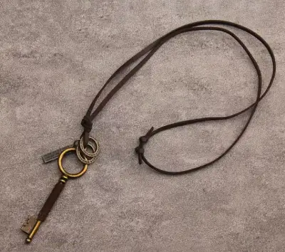 Collar con colgante de llave vintage - miniatura 2