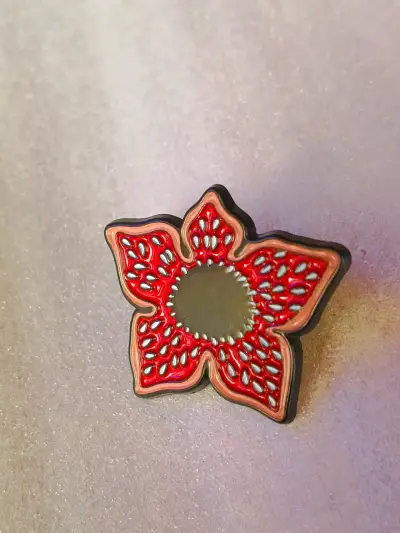 Pin stanger things demogorgon rojo - miniatura 3